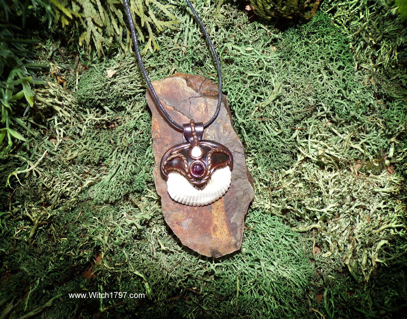 seashell_with_amethyst_larimar_35